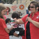 Genete M. Bowen demonstrates using a pet O2 mask on Chloe at an event.